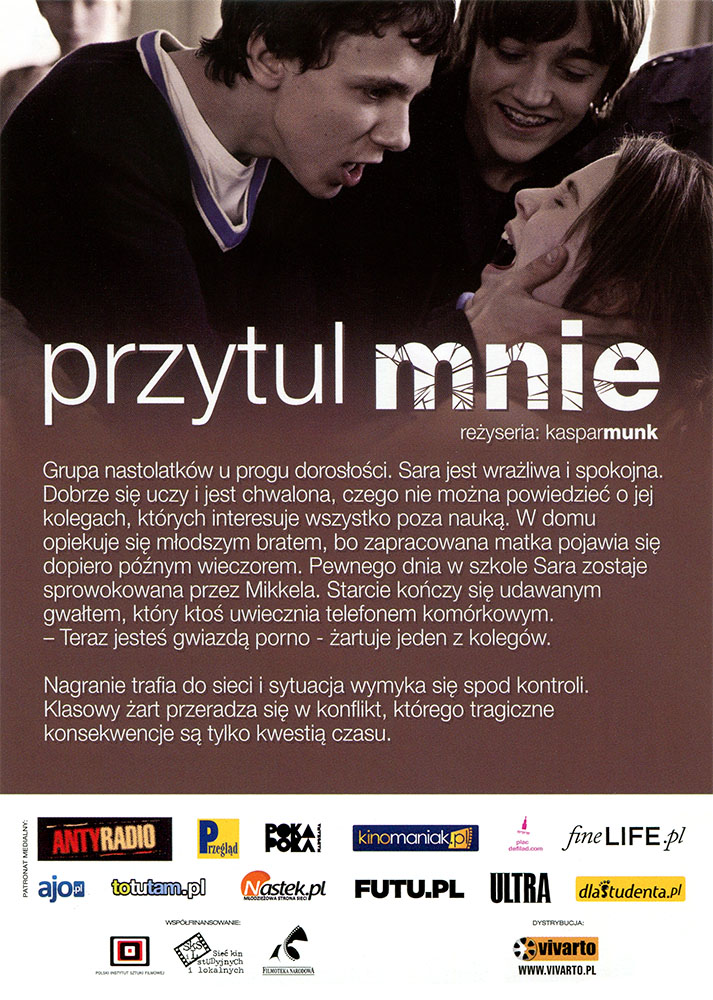 Ulotka filmu 'Przytul Mnie (przód - wersja B)'