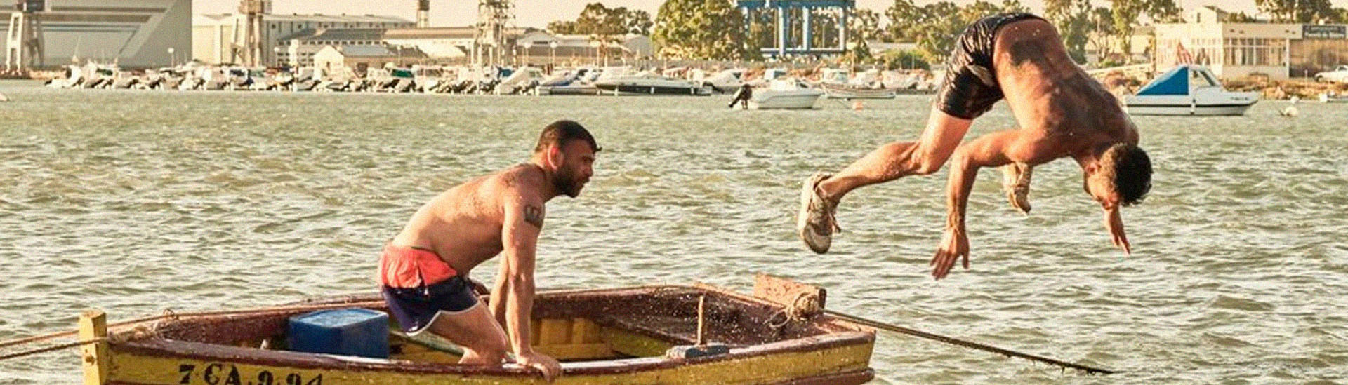 Baner filmu 'Między morzem a oceanem' Baner filmu 'Między morzem a oceanem'