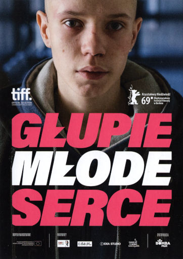 Przód ulotki filmu 'Głupie, młode serce'