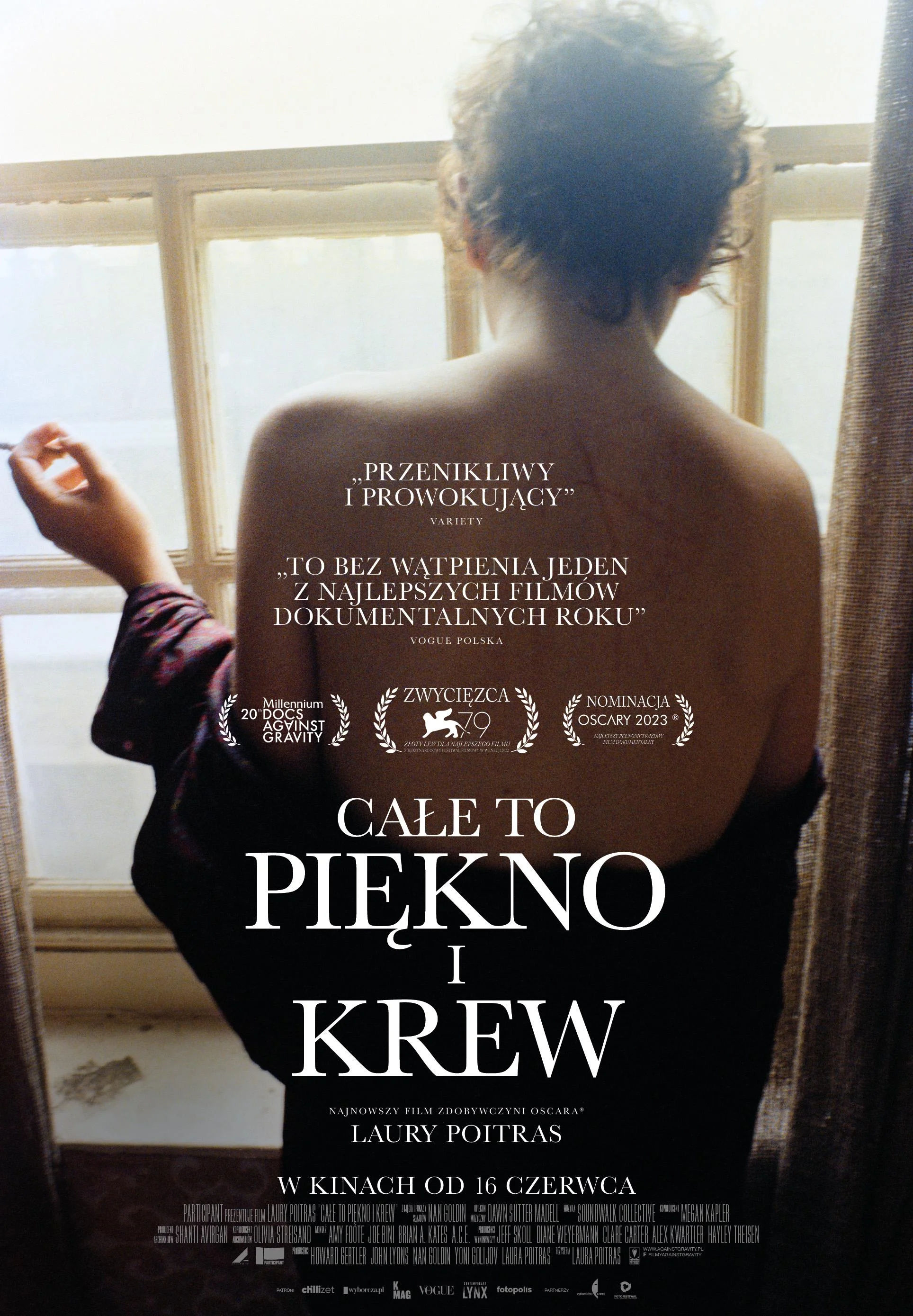 Polski plakat filmu 'Całe to piękno i krew'